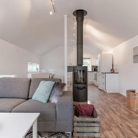 Camp Aurora Дом отдыха *